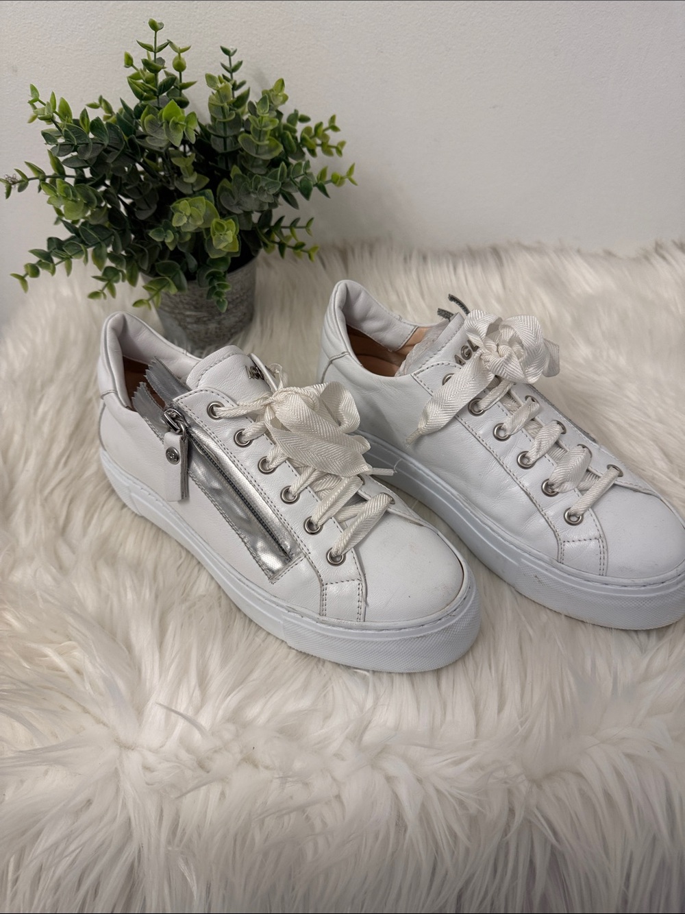 Agl White leather Platform Sneakers with Silver Zip